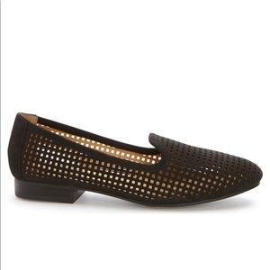 NWOB Adam Tucker Me Too Yale Flats